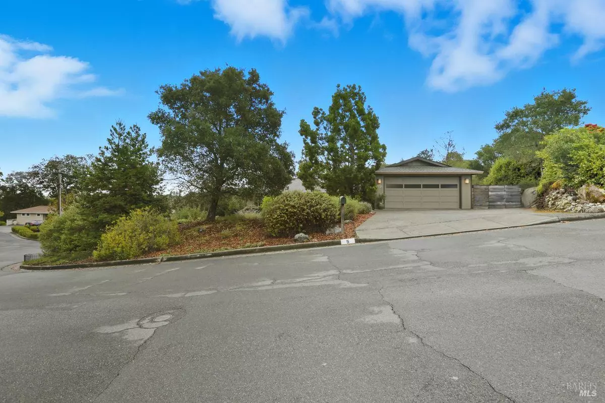 Novato, CA 94947,5 Truman DR