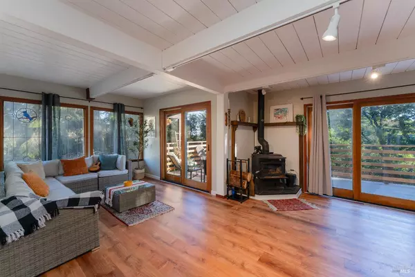 Willits, CA 95490,27160 Poppy CIR