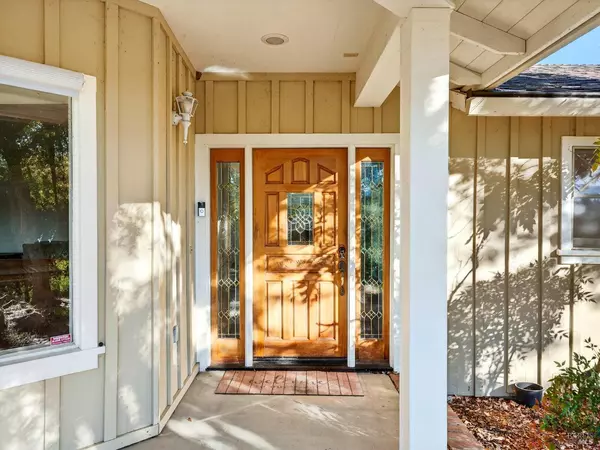 Ukiah, CA 95482,351 View DR