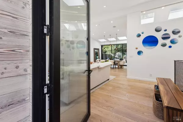 Greenbrae, CA 94904,321 N Almenar DR