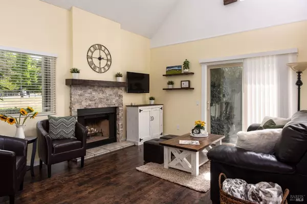 Santa Rosa, CA 95405,2734 Lakeview DR