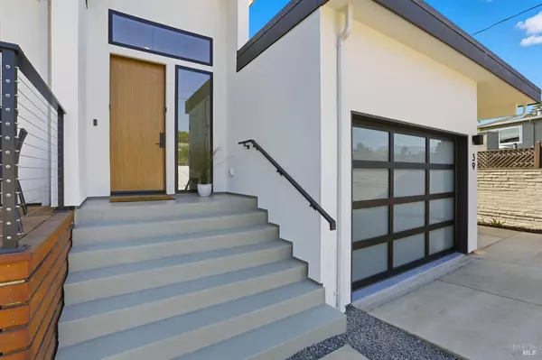 Mill Valley, CA 94941,39 Strawberry CIR