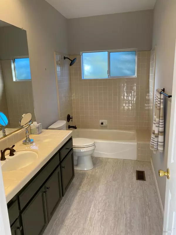 Santa Rosa, CA 95409,6261 Meadowstone DR