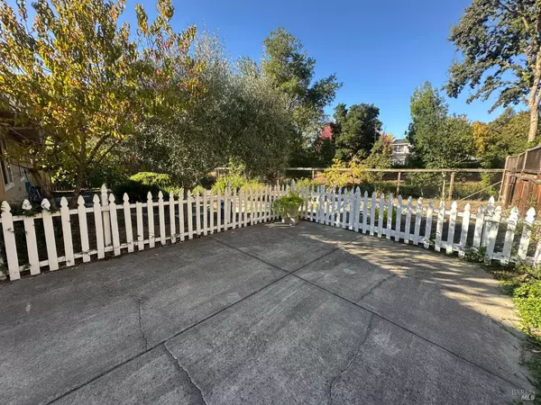 Sonoma, CA 95476,262 W Macarthur ST