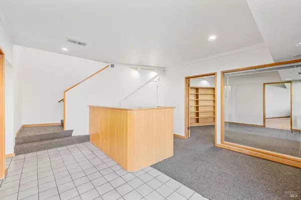 Santa Rosa, CA 95401,610 Davis ST