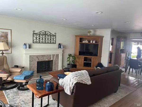 Santa Rosa, CA 95409,6553 Meadowridge DR