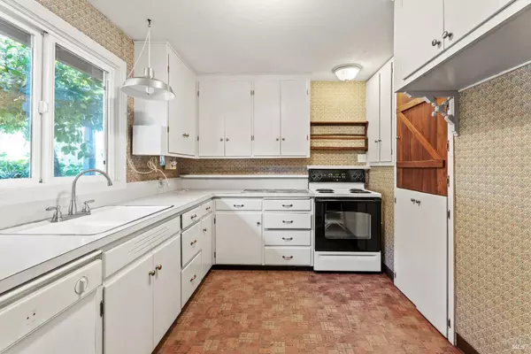 Ukiah, CA 95482,1575 Manzanita DR