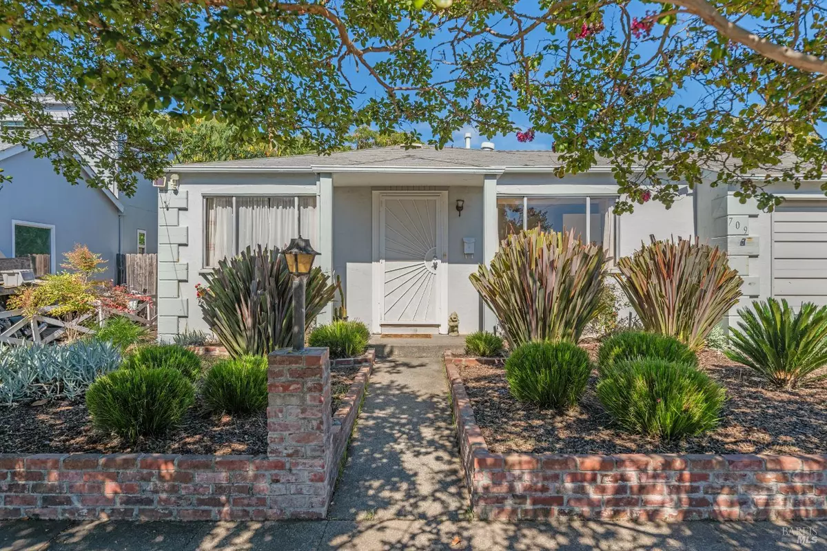 Santa Rosa, CA 95401,709 W 8th ST