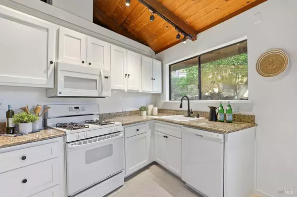 Novato, CA 94945,50 Oak AVE