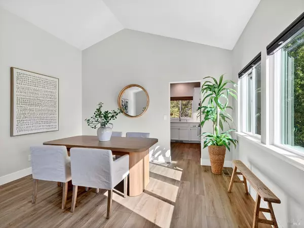 Healdsburg, CA 95448,143 Village Oaks CT