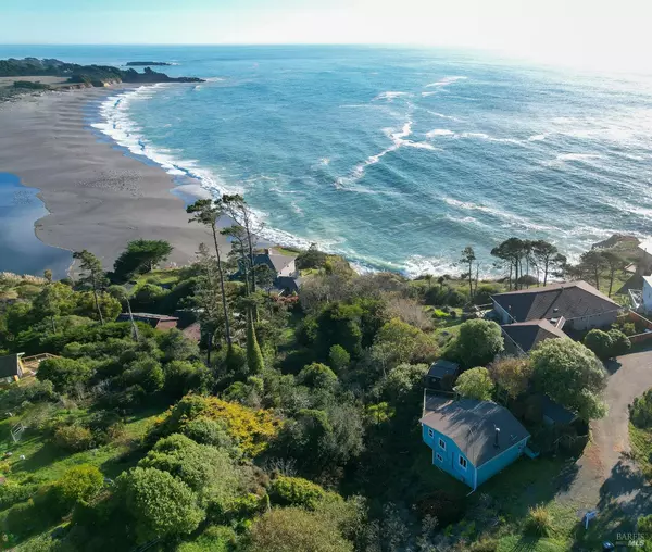 Gualala, CA 95445,38882 Honey Run LN