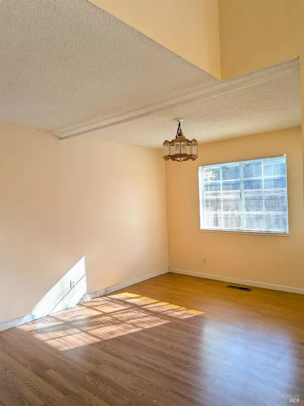 Napa, CA 94558,2420 Shoreline DR