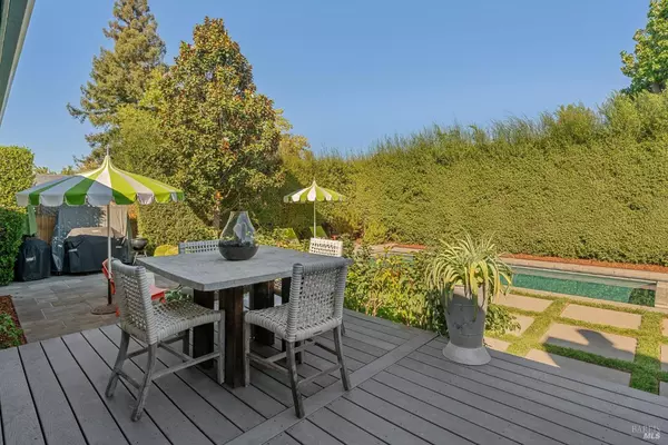 Healdsburg, CA 95448,804 Josephine LN