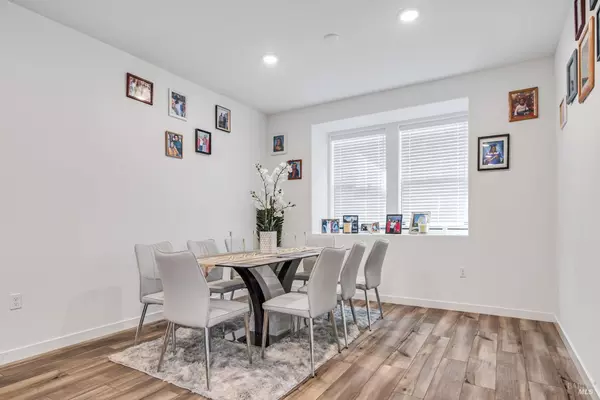 Rohnert Park, CA 94928,1594 NE Waterside LN NE