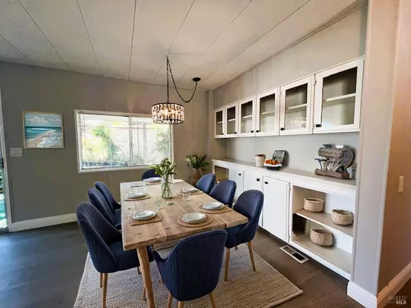 Sonoma, CA 95476,270 Manuella LN