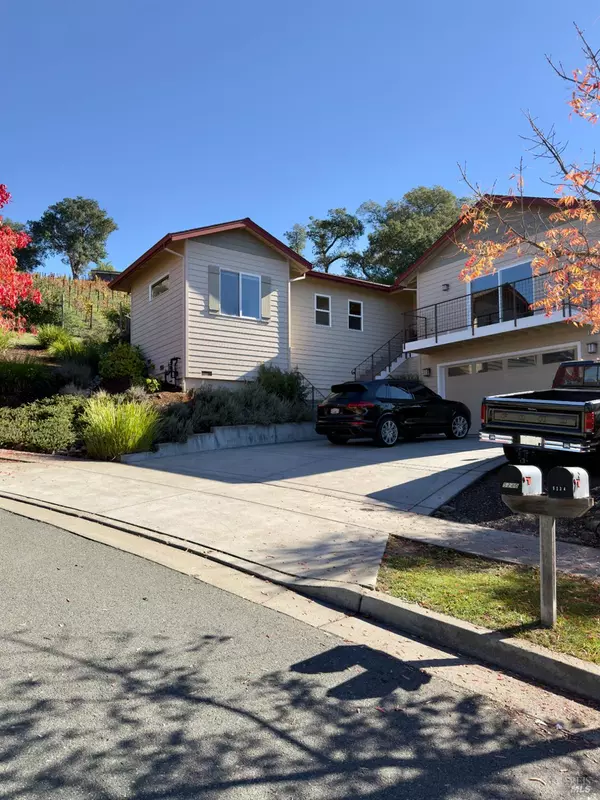 5240 NE Hoyal DR, Santa Rosa, CA 95409