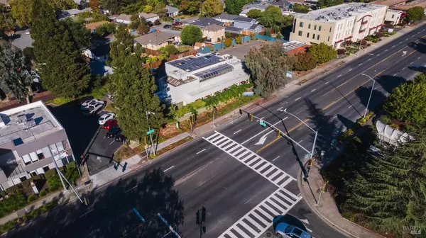 Santa Rosa, CA 95405,777 Farmers LN