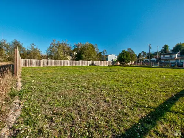 Fort Bragg, CA 95437,104 N Dana ST A