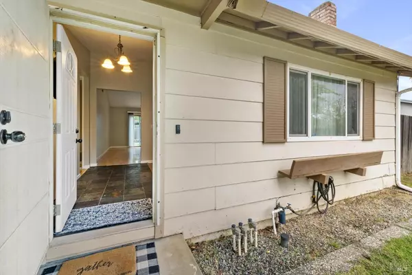 Dixon, CA 95620,555 E Creekside CIR