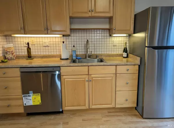 1 Columbine LN, Novato, CA 94947