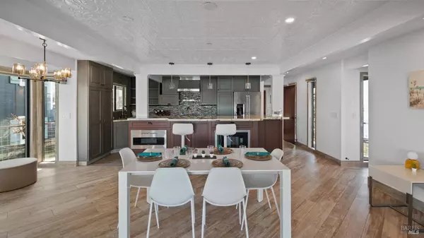 Sausalito, CA 94965,68 Issaquah Dock