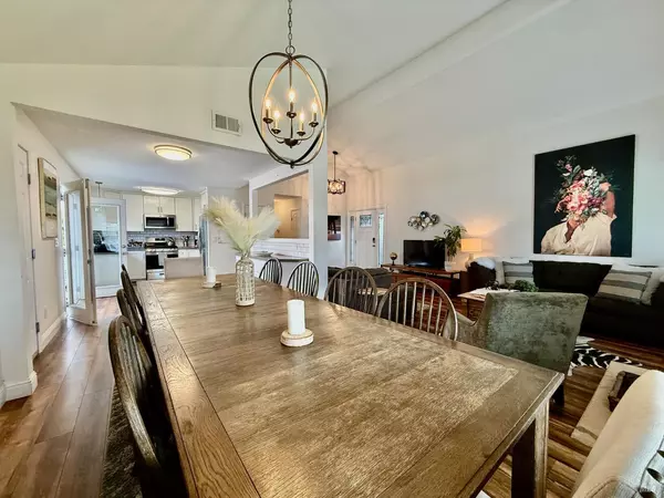 Petaluma, CA 94954,1017 Carob CT