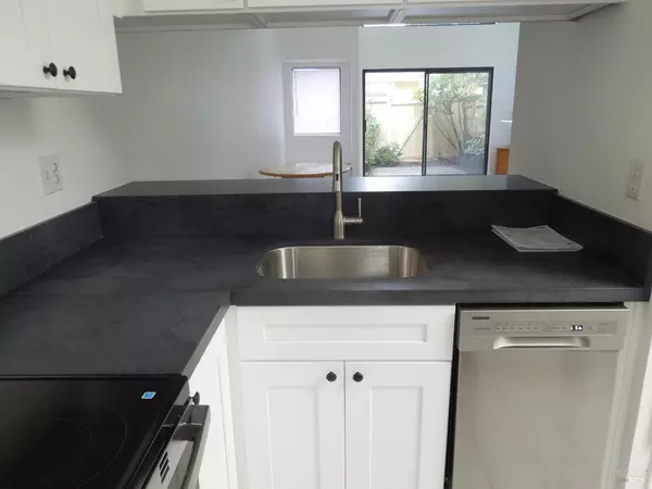 Santa Rosa, CA 95405,2802 Woodlake DR