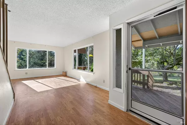 Sebastopol, CA 95472,4633 Maddocks RD