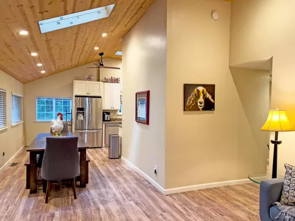 Rio Nido, CA 95471,14707 Willow RD