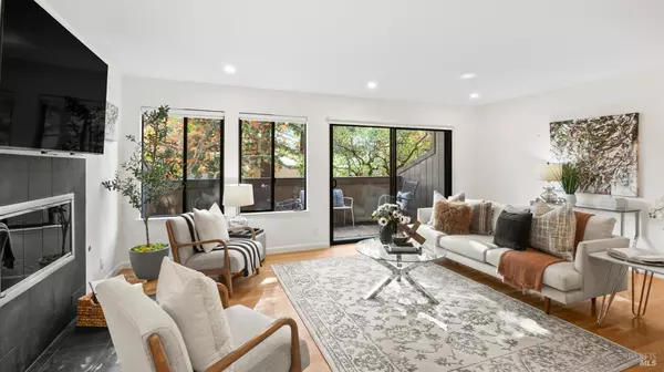 Novato, CA 94947,9 Larkspur LN