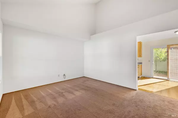 Santa Rosa, CA 95403,2542 Casey DR