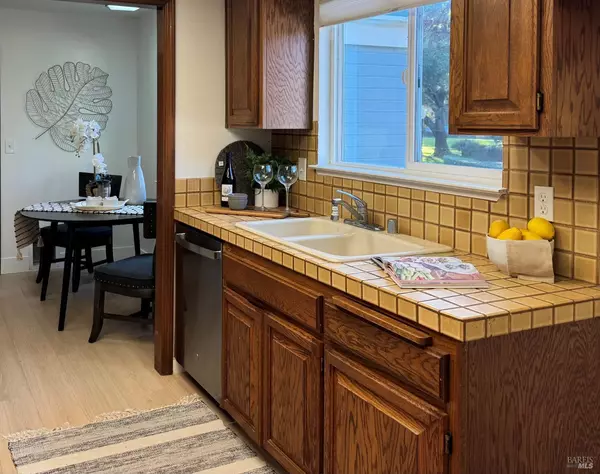 Windsor, CA 95492,9188 Lakewood DR