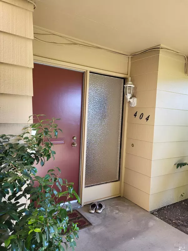 Santa Rosa, CA 95409,404 Meadowgreen DR