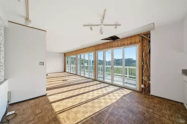 Tiburon, CA 94920,101 Round Hill RD