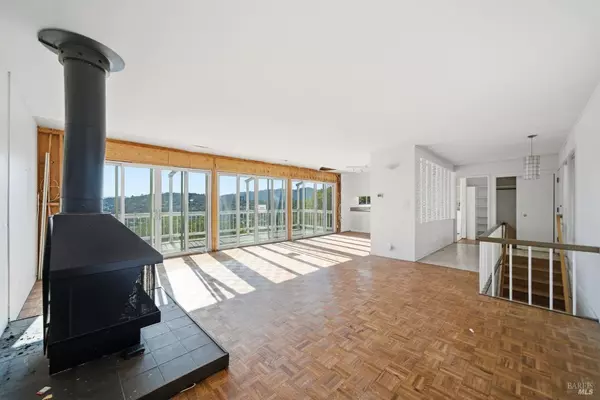 Tiburon, CA 94920,101 Round Hill RD