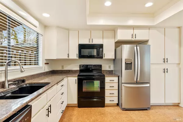 Santa Rosa, CA 95409,14 Oak Forest LN