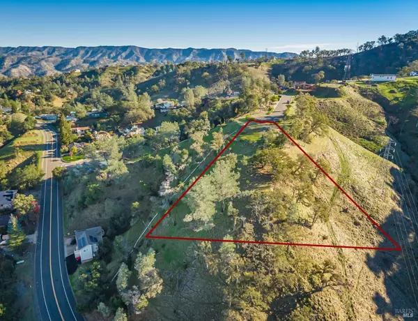 Napa, CA 94558,135 Poppy LN