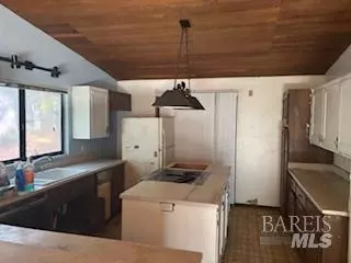 Willits, CA 95490,24991 Cobb DR