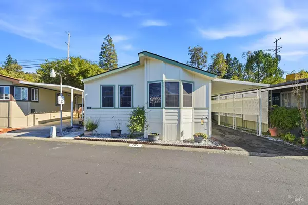 121 Coronado CIR, Santa Rosa, CA 95409