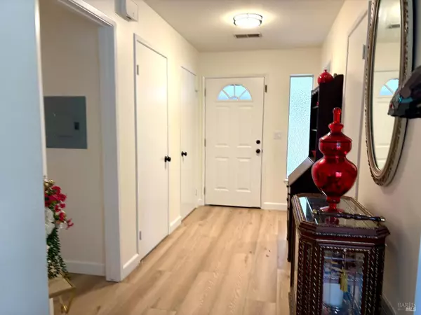 Santa Rosa, CA 95409,514 Oak Vista LN