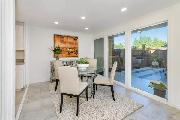 San Rafael, CA 94903,98 Surrey LN