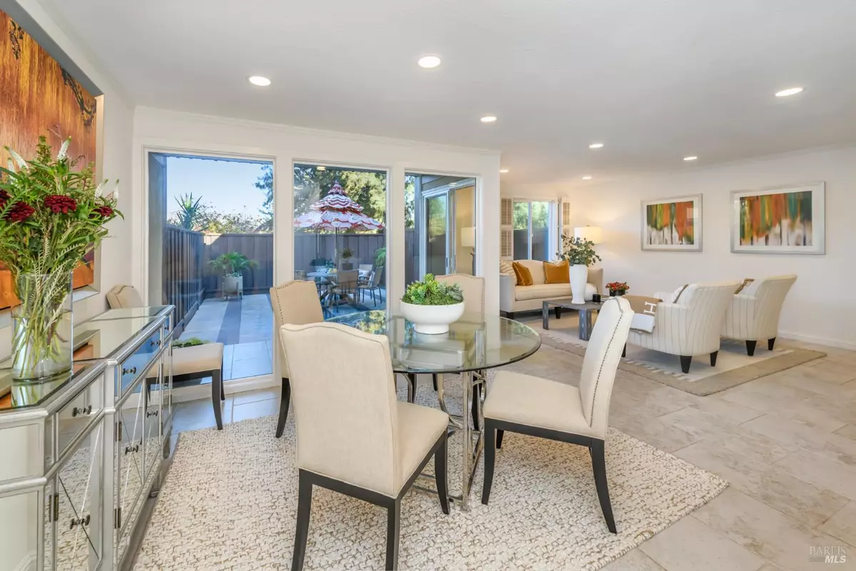 San Rafael, CA 94903,98 Surrey LN