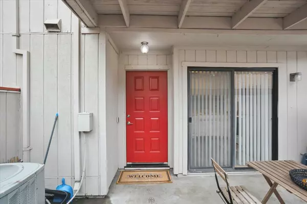 4906 Whisper LN, Sacramento, CA 95841