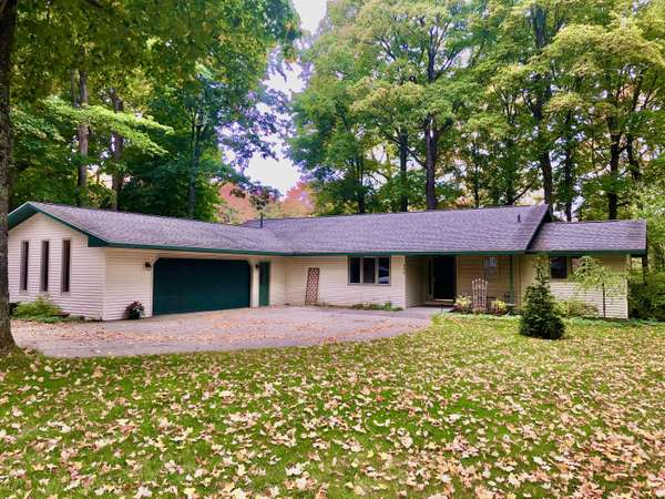 630 Woodside LN,  Gaylord,  MI 49735