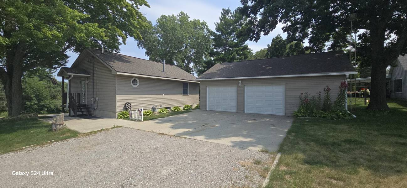 2457 S Townline RD, Houghton Lake, MI 48629