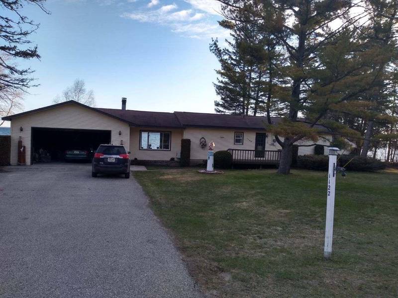 1122 Shore DR, Cheboygan, MI 49721