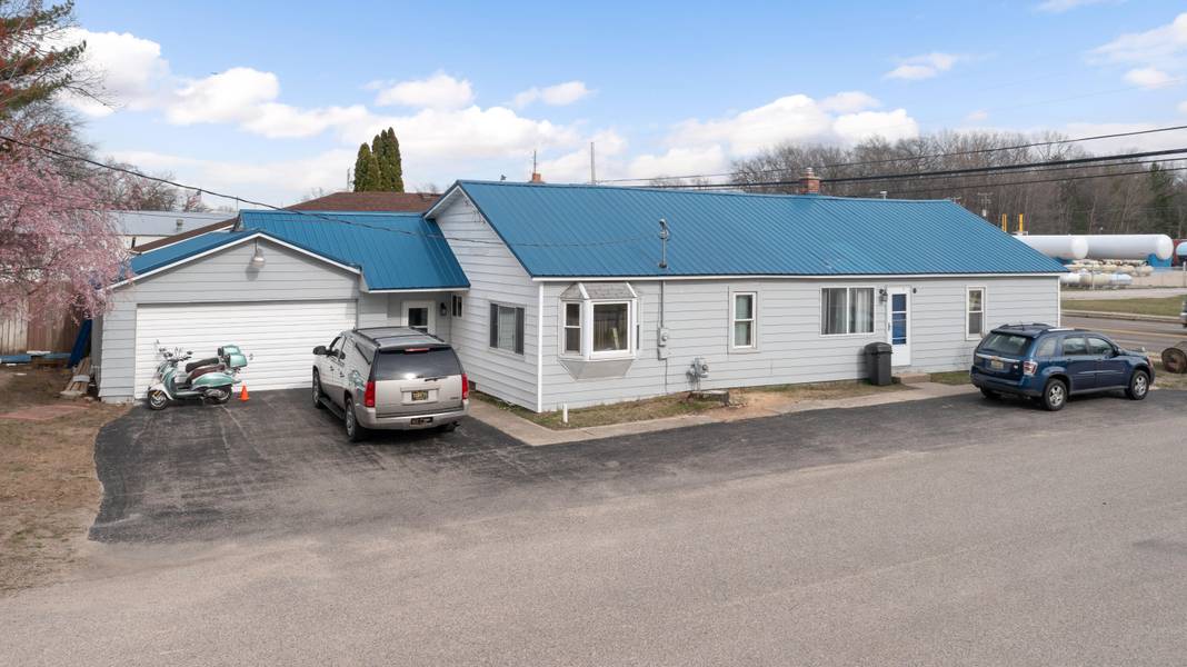 3182 W Houghton Lake DR, Houghton Lake, MI 48629