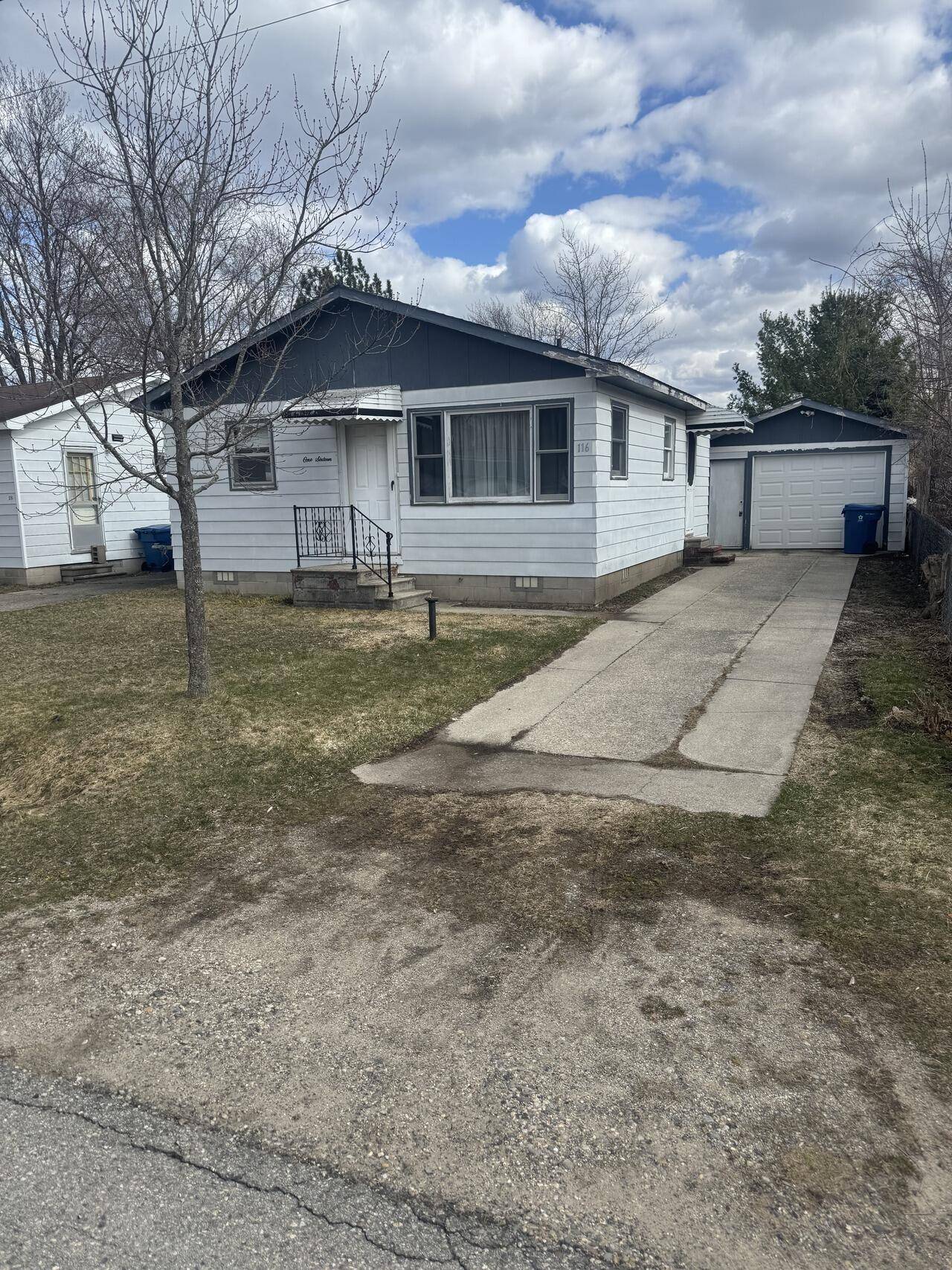 116 Ithaca RD, Houghton Lake, MI 48629