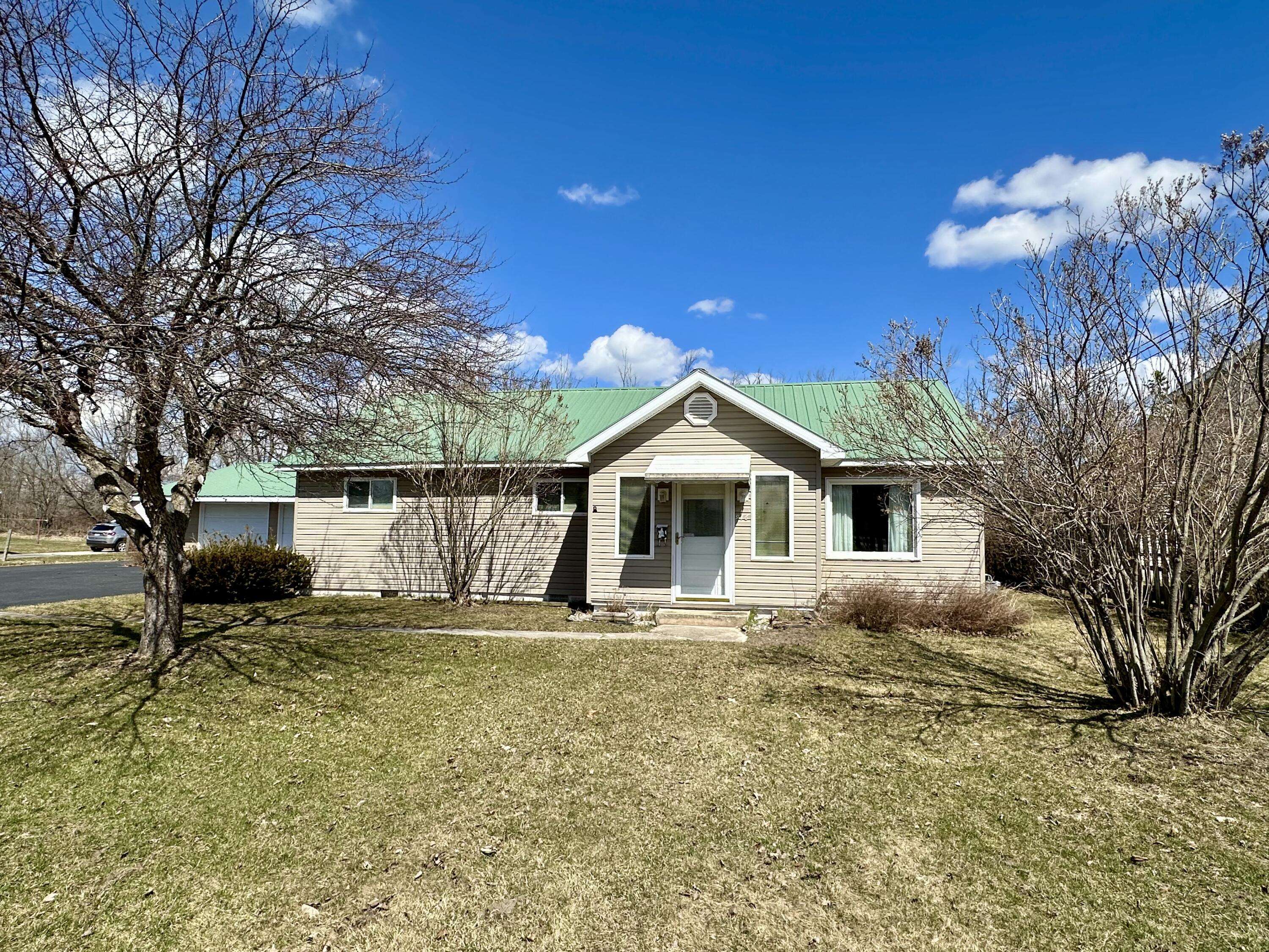 916 W First ST, Cheboygan, MI 49721