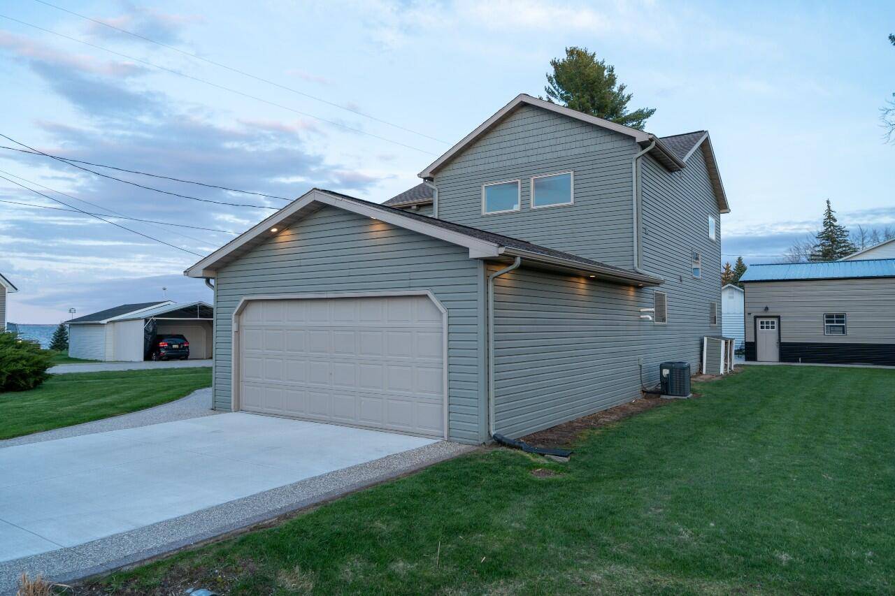 Houghton Lake, MI 48629,607 Shoreline DR